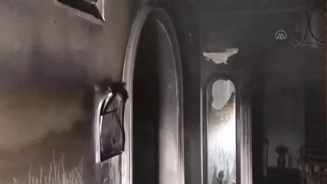 Sitedeki dairede çıkan yangın hasara neden oldu