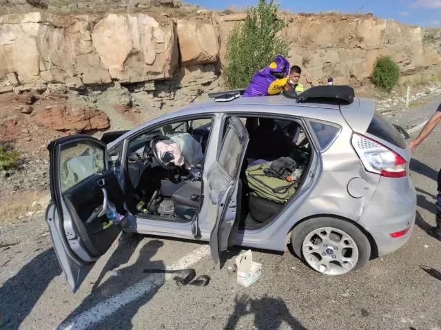Sivas'ta trafik kazası: 1 ölü, 1 yaralı Sivas'ta trafik kazası: 1 ölü, 1 yaralı
