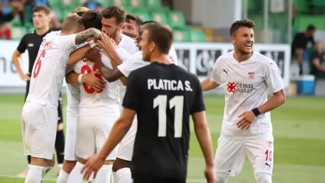 Sivasspor'dan dev adım! Temsilcimiz, Konferans Ligi'nde Petrocub'u Moldova'da 1-0 mağlup etti Sivasspor'dan dev adım! Temsilcimiz, Konferans Ligi'nde Petrocub'u Moldova'da 1-0 mağlup etti