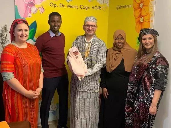 İSTANBUL-SOMALİ'DE 9 KEZ DÜŞÜK YAPTI, ANNELİK SEVİNCİNİ TÜRKİYE'DE YAŞADI