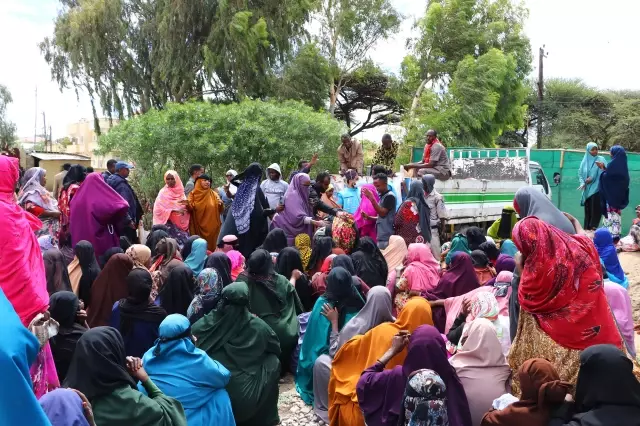 Somaliland'da ihtiyaç sahipleri Türkiye Diyanet Vakfı ile bayram etti Somaliland'da ihtiyaç sahipleri Türkiye Diyanet Vakfı ile bayram etti