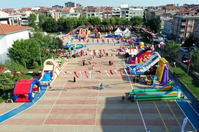 Sultangazi'de çocuklara bayram sürprizi