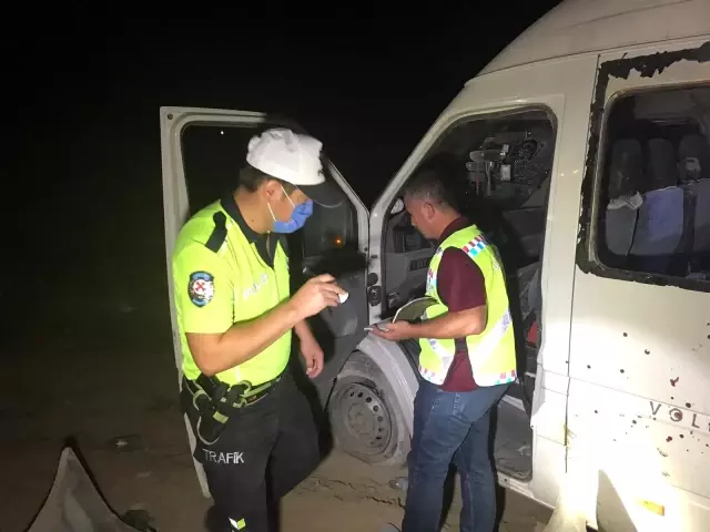 Mevsimlik işçileri taşıyan minibüs şarampole devrildi: 1 ölü, 14 yaralı