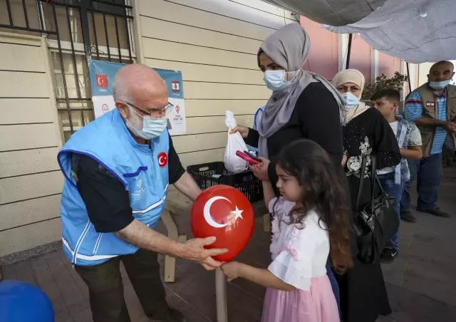TDV tarafından Lübnan'da kesilen kurbanlar ihtiyaç sahiplerine ulaştırıldı