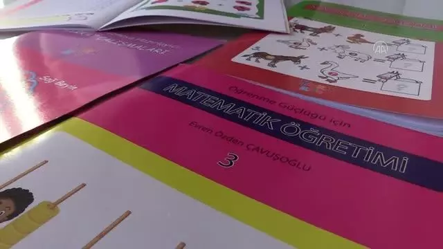 Son dakika: Teknolojinin olumsuz etkilediği dislektik çocuklara hazırladığı kitap setiyle destek oluyor