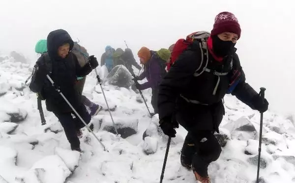 TEMMUZ'DA AĞRI DAĞI'NDA TİPİYE YAKALANAN DAĞCILAR, O ANLARI ANLATTI
