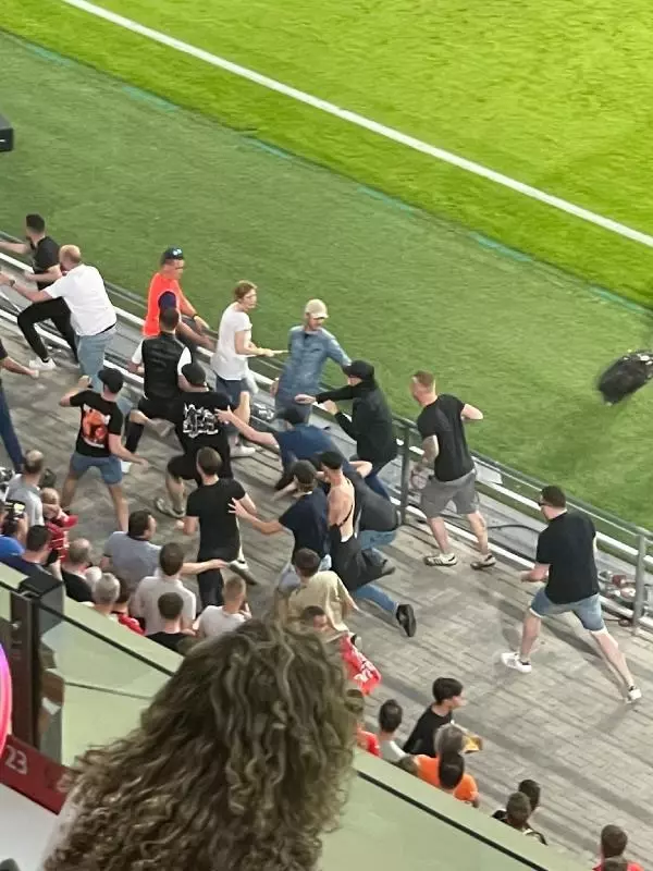 Tension during the halftime of the PSV - Galatasaray match