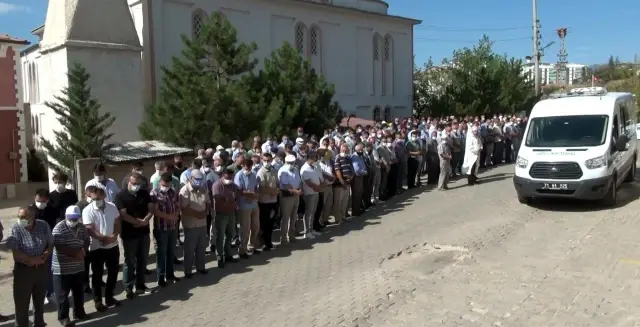 Son dakika haberi | Trafik kazasında hayatını kaybeden öğretmen çift ve çocukları Kırıkkale'de toprağa verildi
