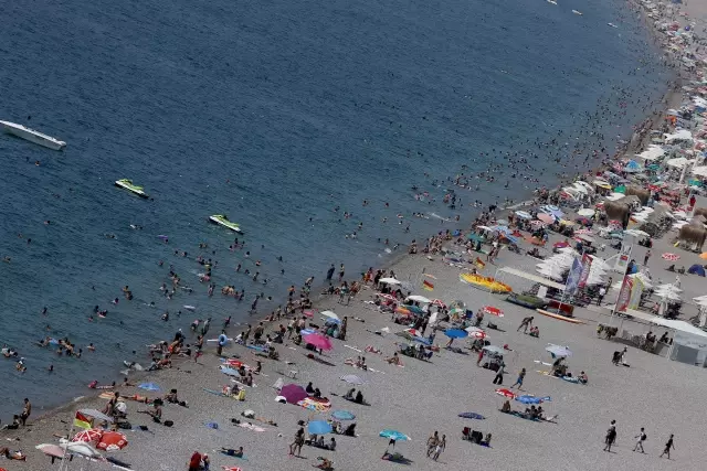 'Turizmin başkenti' Antalya'da bayram tatili yoğunluğu yaşanıyor