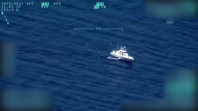 Türk kara sularına geri itilen 15 düzensiz göçmen kurtarıldı