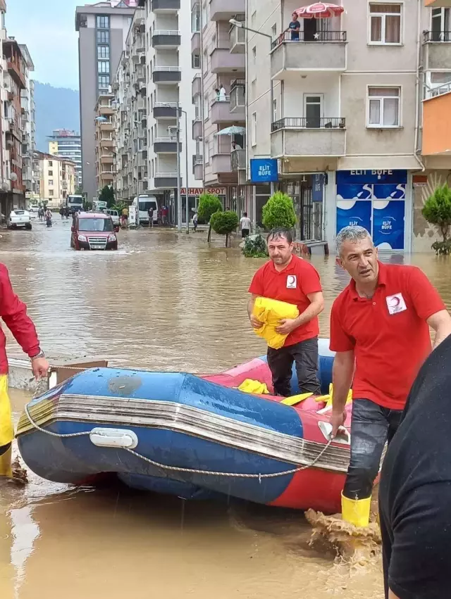 Son dakika: Rize'deki selzedelere destek olan Kızılay Artvin'e de uzman ekiplerini gönderdi