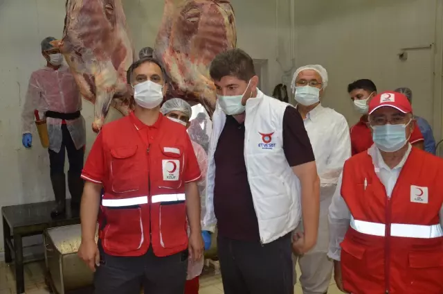 Türk Kızılay Genel Müdürü Altan, Et ve Süt Kurumuna ait mezbahada incelemelerde bulundu