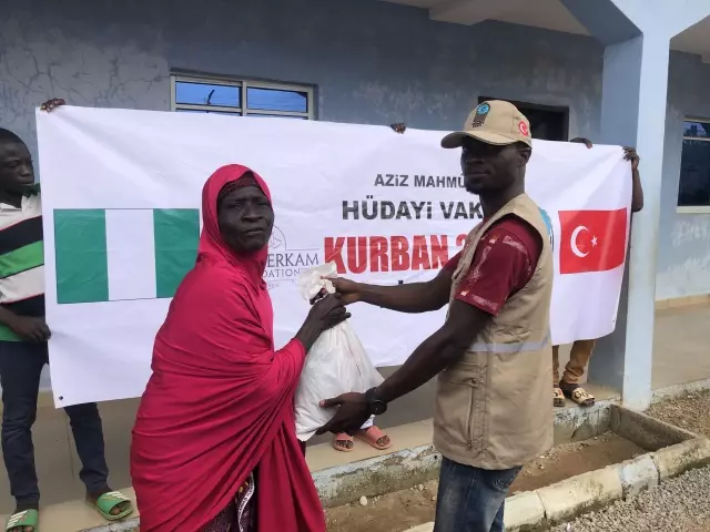 Türk STK'ler Nijerya'da 30 bin aileye kurban eti ulaştırdı