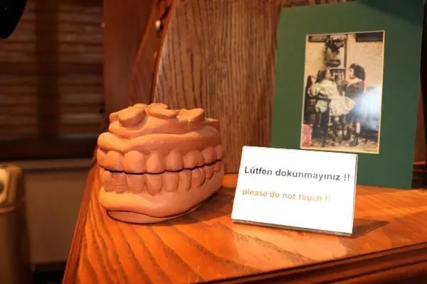 TÜRKİYE'NİN İLK VE TEK DİŞ HEKİMLİĞİ MÜZESİ