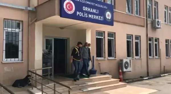 TUZLA'DA İÇİNDE 50 BİN LİRA İLE ÇEK VE SENET BULUNAN 2 ADET ÇELİK KASAYI ÇALANLAR YAKALANDI