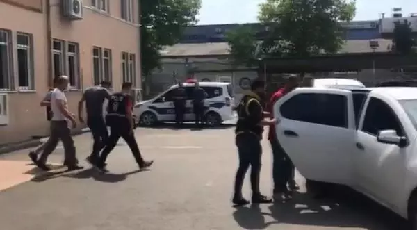 TUZLA'DA İÇİNDE 50 BİN LİRA İLE ÇEK VE SENET BULUNAN 2 ADET ÇELİK KASAYI ÇALANLAR YAKALANDI