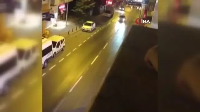 Ümraniye'de bıçaklı dehşet kamerada: Önce annesini bıçakladı, ardından polislere saldırdı