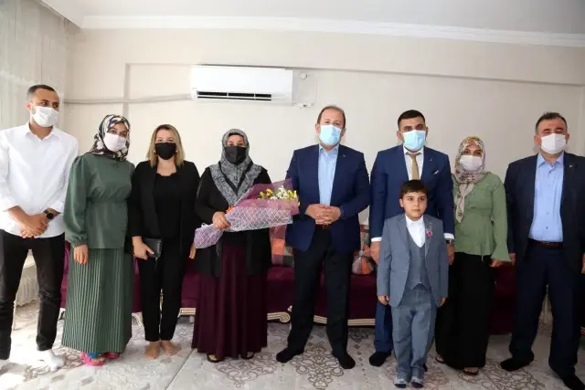 VALİ ALİ HAMZA PEHLİVAN, EŞİ YILDIZ PEHLİVAN HANIMEFENDİ İLE BİRLİKTE ŞEHİT AİLELERİMİZİ VE GAZİLERİMİZİ HANELERİNDE ZİYARET ETTİ VALİ ALİ HAMZA PEHLİVAN, EŞİ YILDIZ PEHLİVAN HANIMEFENDİ İLE BİRLİKTE ŞEHİT AİLELERİMİZİ VE GAZİLERİMİZİ HANELERİNDE ZİYARET ETTİ