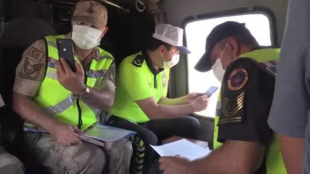 Vali Oktay Çağatay, helikopterle trafik denetimi yaptı Vali Oktay Çağatay, helikopterle trafik denetimi yaptı