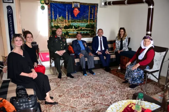 Son dakika haberleri | Vali Öner'den şehit ve gazi ailelerine bayram ziyareti