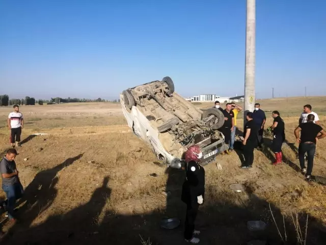 Kontrolden çıkan minibüs tarlaya uçtu: 4 yaralı