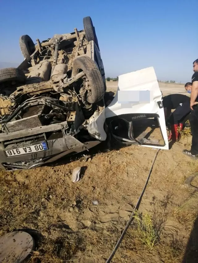 Kontrolden çıkan minibüs tarlaya uçtu: 4 yaralı