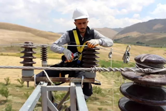 Yakıcı güneş altında kesintisiz enerji için bayram mesaisi