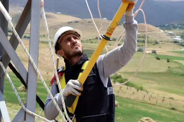 Yakıcı güneş altında kesintisiz enerji için bayram mesaisi