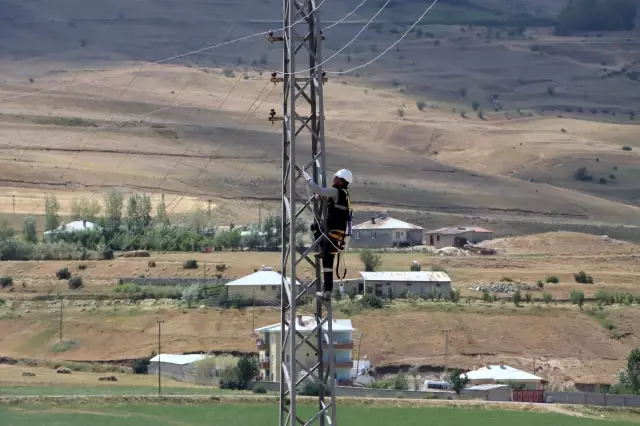 Yakıcı güneş altında kesintisiz enerji için bayram mesaisi