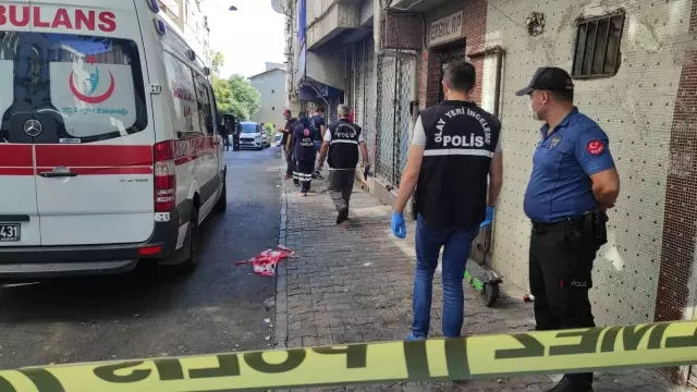 Son dakika... Yangın çıkan evde 1 kadın ölü, 1 erkek bilekleri kesik halde bulundu Son dakika... Yangın çıkan evde 1 kadın ölü, 1 erkek bilekleri kesik halde bulundu