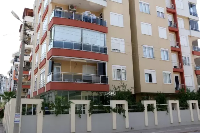 Yaşlı kadın oturduğu sitenin bahçesinde ölü bulundu