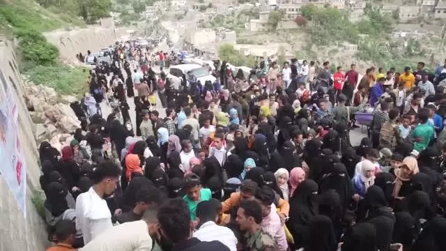 Yemen'in Taiz kentinde yüzlerce kişi Kurban Bayramı'nı Kahire Kalesi'ndeki müzik festivaliyle kutladı