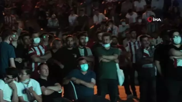 Yiğidolar, UEFA maçını dev ekranda izledi