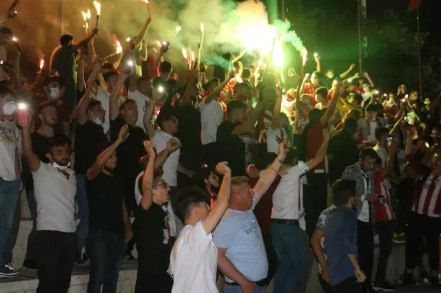 Yiğidolar, UEFA maçını dev ekranda izledi