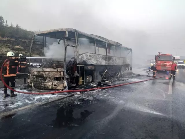 Seyir halindeki yolcu otobüsü yandı Seyir halindeki yolcu otobüsü yandı