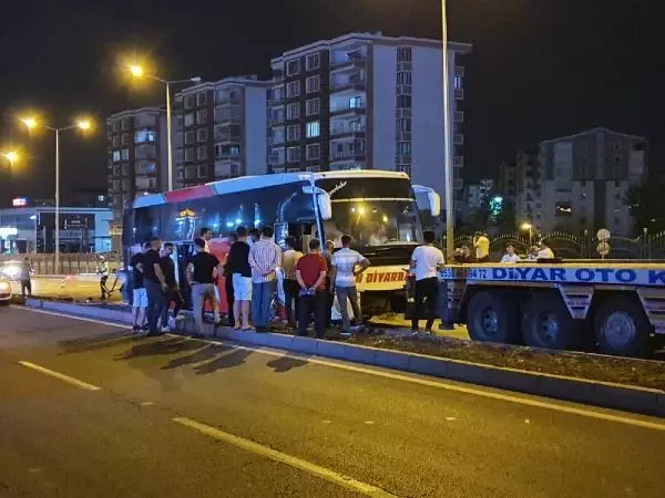 YOLCU OTOBÜSÜ TERMİNALDEN ÇIKARKEN YANDI