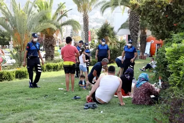 Zabıta ekipleri park ve refüjlerde tatil yapanları uyardı, uymayanlara ceza yazdı