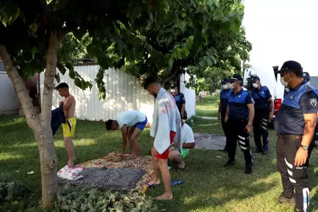 Zabıta ekipleri park ve refüjlerde tatil yapanları uyardı, uymayanlara ceza yazdı