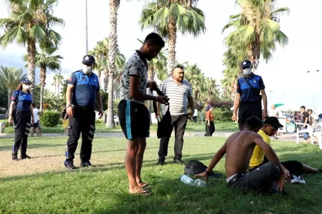 Zabıta ekipleri park ve refüjlerde tatil yapanları uyardı, uymayanlara ceza yazdı