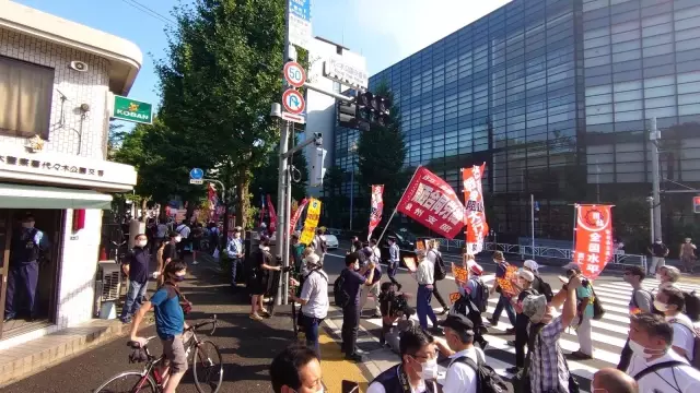 Açılışına saatler kala olimpiyat karşıtları Tokyo'da sokaklara çıktıHükümete olimpiyatları iptal edin çağrısıİmparator Naruhito: Salgın tedbirleri...