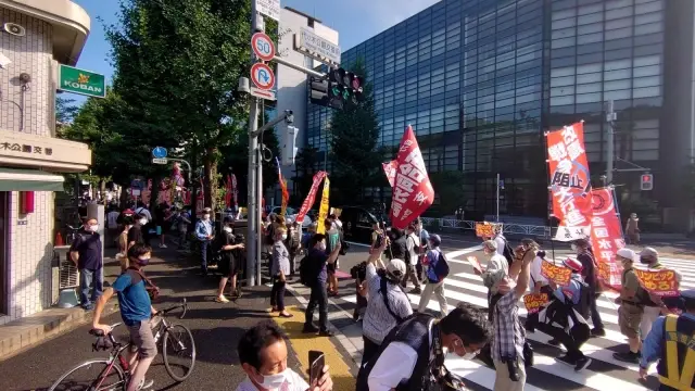 Açılışına saatler kala olimpiyat karşıtları Tokyo'da sokaklara çıktıHükümete olimpiyatları iptal edin çağrısıİmparator Naruhito: Salgın tedbirleri...