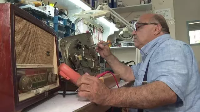 Antika radyo ve pikaplar, Arto Usta'nın elinde yarım asırdır yeniden hayat buluyor