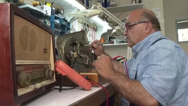 Antika radyo ve pikaplar, Arto Usta'nın elinde yarım asırdır yeniden hayat buluyor