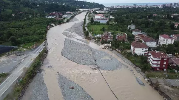 Artvin'de sel gitti, çamur kaldı; kayıp 1 kişi aranıyor (3)