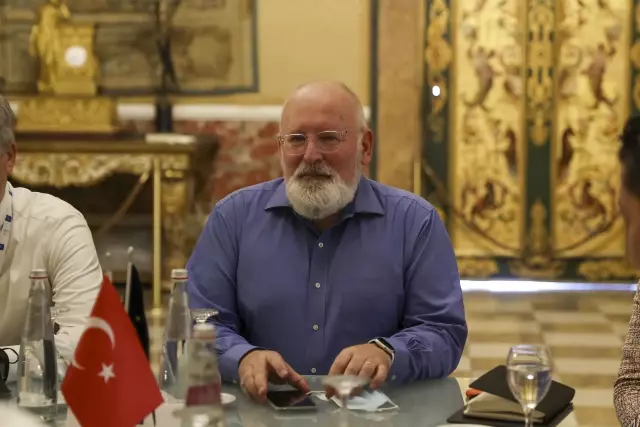 Bakan Kurum, Avrupa Birliği Komisyonu Kıdemli Başkan Yardımcısı Frans Timmermans ile görüştü