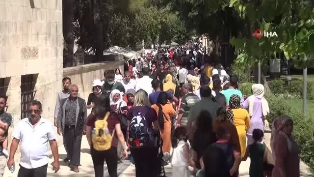 Bayramın son günü Balıklıgöl ziyaretçi akınına uğradı