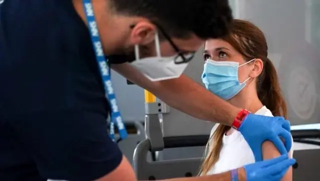Covid: Dünyada vakalar neden artıyor, aşılar etkisiz mi, vaka sayısı artık ne kadar önemli?