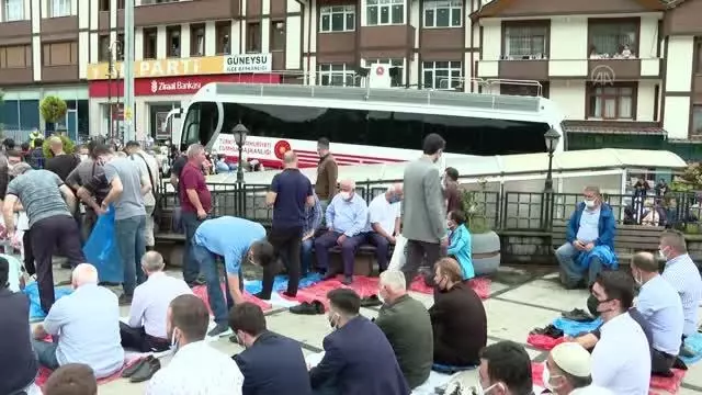 Cumhurbaşkanı Erdoğan cuma namazını Güneysu Merkez Camisi'nde kıldı (2)