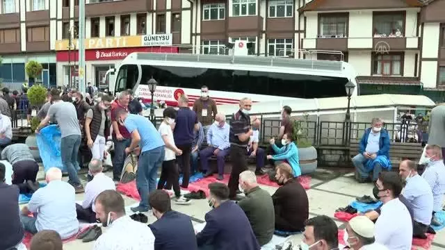 Cumhurbaşkanı Erdoğan cuma namazını Güneysu Merkez Camisi'nde kıldı (2)