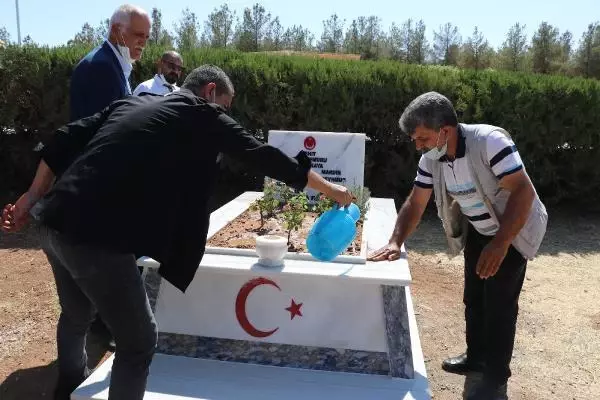 EVLAT NÖBETİNDEKİ AİLELERDEN GARA ŞEHİDİ KAYA'NIN KABRİNE ZİYARET